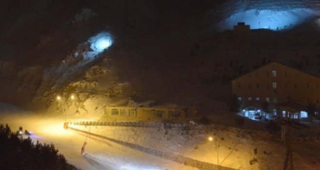 Karakola çığ düştü, 1 asker yaralandı