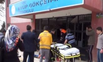 Kilis'de okul bahçesine havan topu düştü