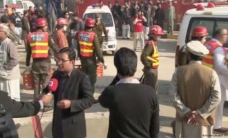 Pakistan'da üniversiteye saldırı